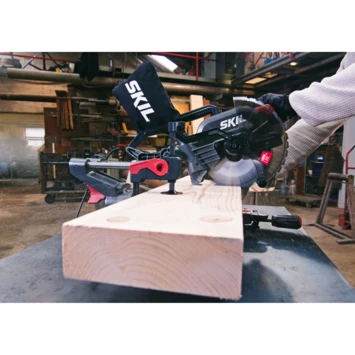 SKIL Afkortzaag / Verstekzaag 216mm Met Trekfunctie En Laser 1310AA 1600W + Snelklem 10 SKIL Afkortzaag / Verstekzaag 216mm Met Trekfunctie En Laser 1310AA 1600W + Snelklem - Afbeelding 8